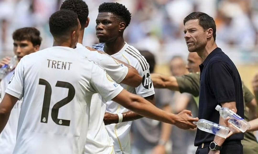 皇马错失绝杀！阿隆索怒捶教练席