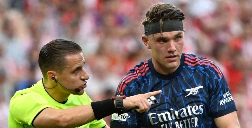 未进球却获好评！枪手神锋带伤仍全力拼，65分钟才被换下